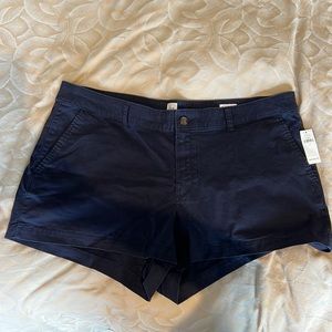 3” Mid rise khaki shorts